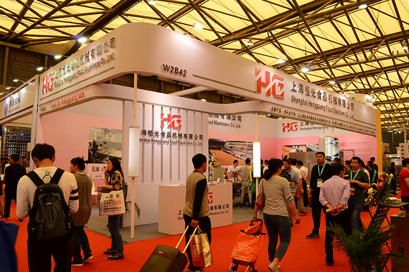 復興を牽引する・技術革新 —— プレファブ製パン設備の先駆者